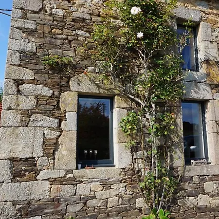 Au Fil De L'eau Le Vast