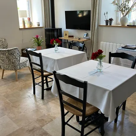 Au Fil De L'eau Couette-café 4*