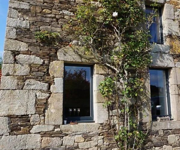 Au Fil De L'eau Le Vast