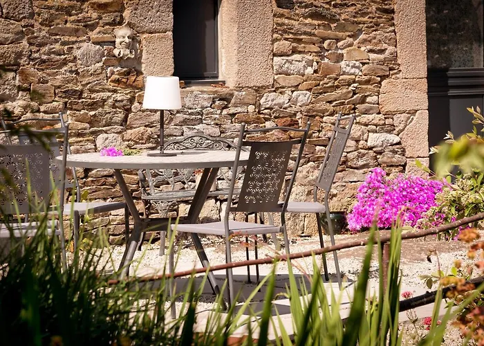 Au Fil De L'eau Le Vast